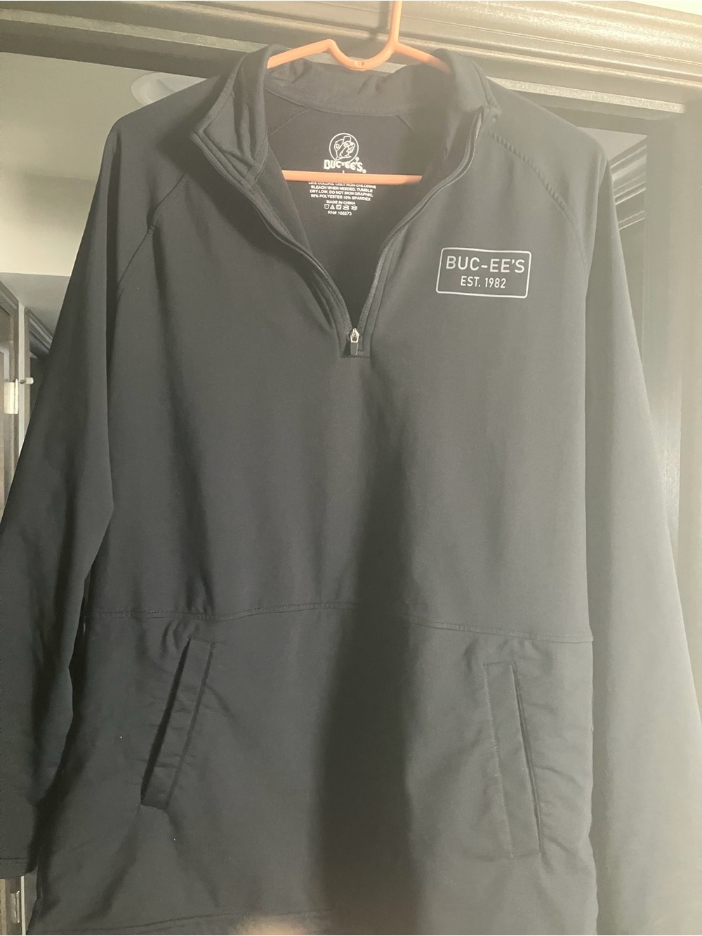 Men’s large Bucees quarter zip
